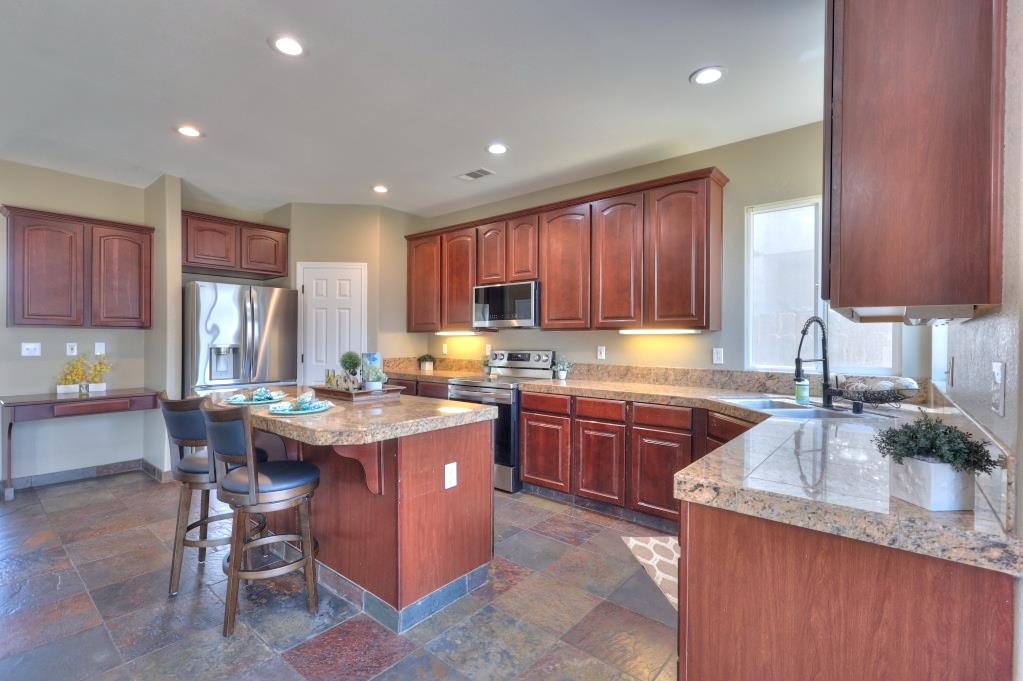6801 Varni Way Hughson, CA 95326 - Photo 19 of 70