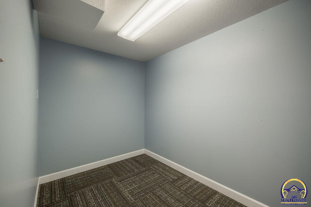 1512 Southwest 29th Terrace Topeka, KS 66611 - Photo 24 of 27