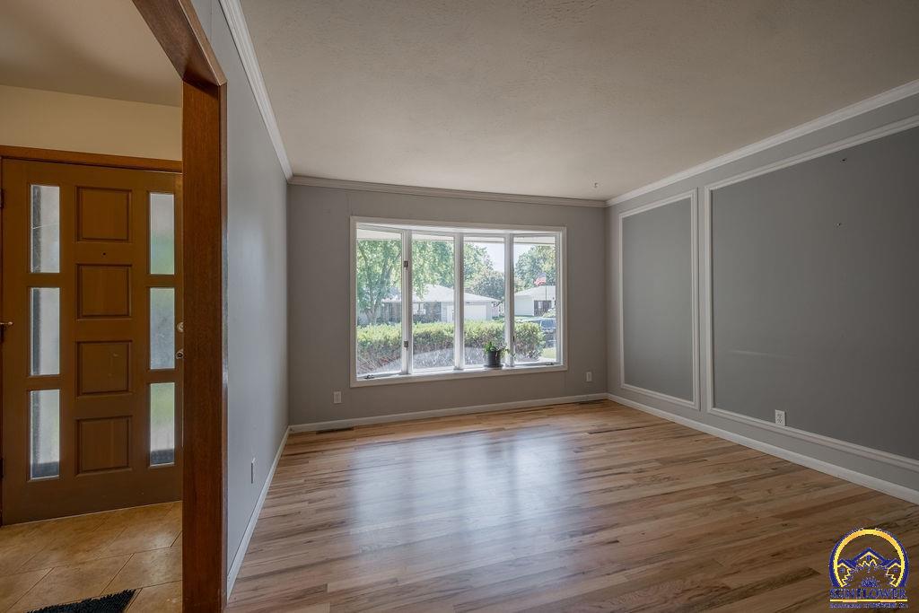 1512 Southwest 29th Terrace Topeka, KS 66611 - Photo 4 of 27