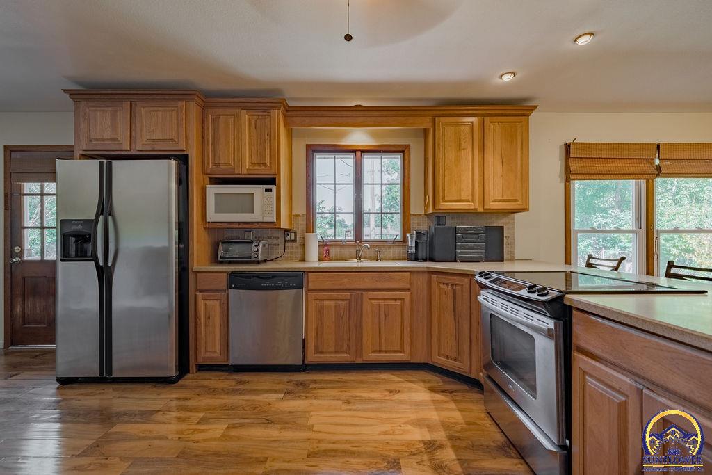 1512 Southwest 29th Terrace Topeka, KS 66611 - Photo 8 of 27