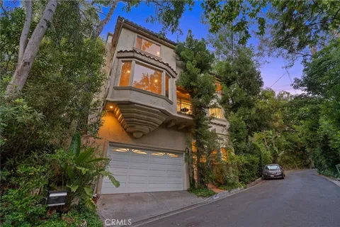 $2,445,000 | 10055 Reevesbury Drive, Beverly Hills, CA 90210