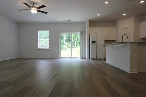 $2,850 | 6015 Deer Run Street, Union City, GA 30291