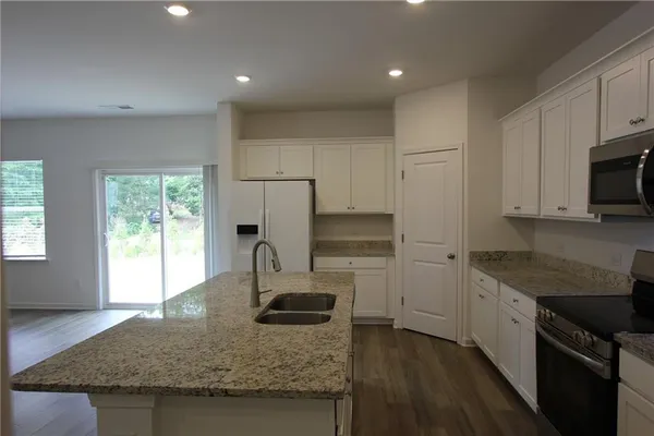 $2,850 | 6015 Deer Run Street, Union City, GA 30291