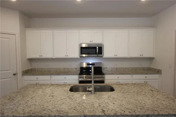 $2,850 | 6015 Deer Run Street, Union City, GA 30291