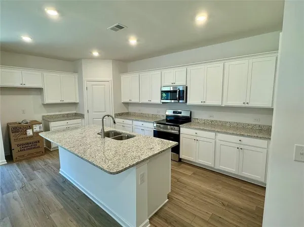 $2,850 | 6015 Deer Run Street, Union City, GA 30291
