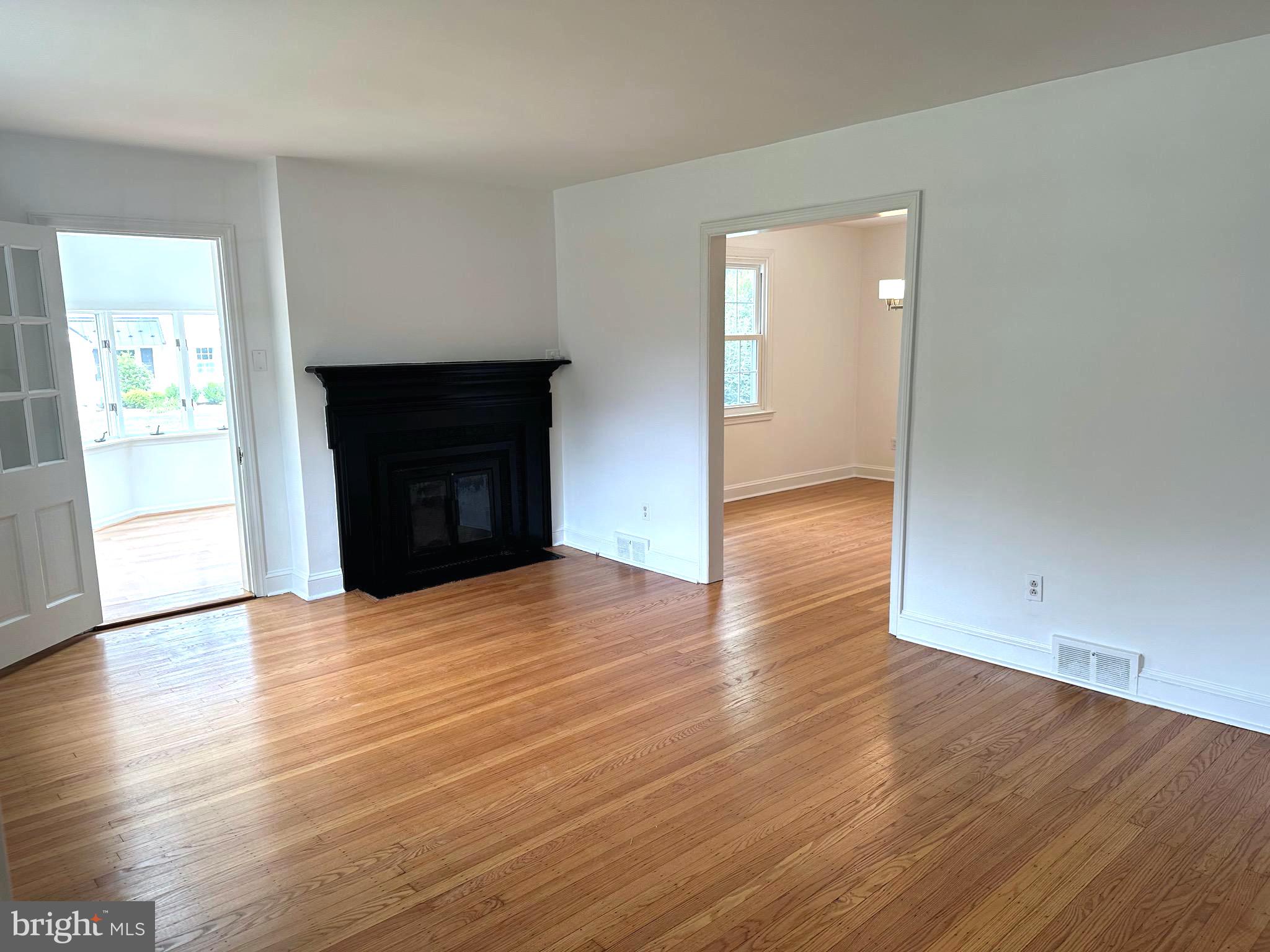 252 Rosedale Avenue Wayne, PA 19087 - Photo 3 of 22 Living Room