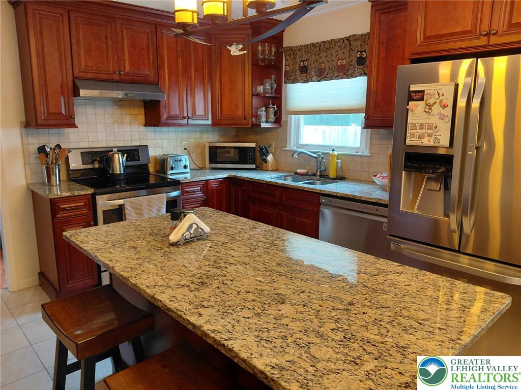 2802 Windy Hill Road Allentown, PA 18103 - Photo 13 of 36 Kitchen