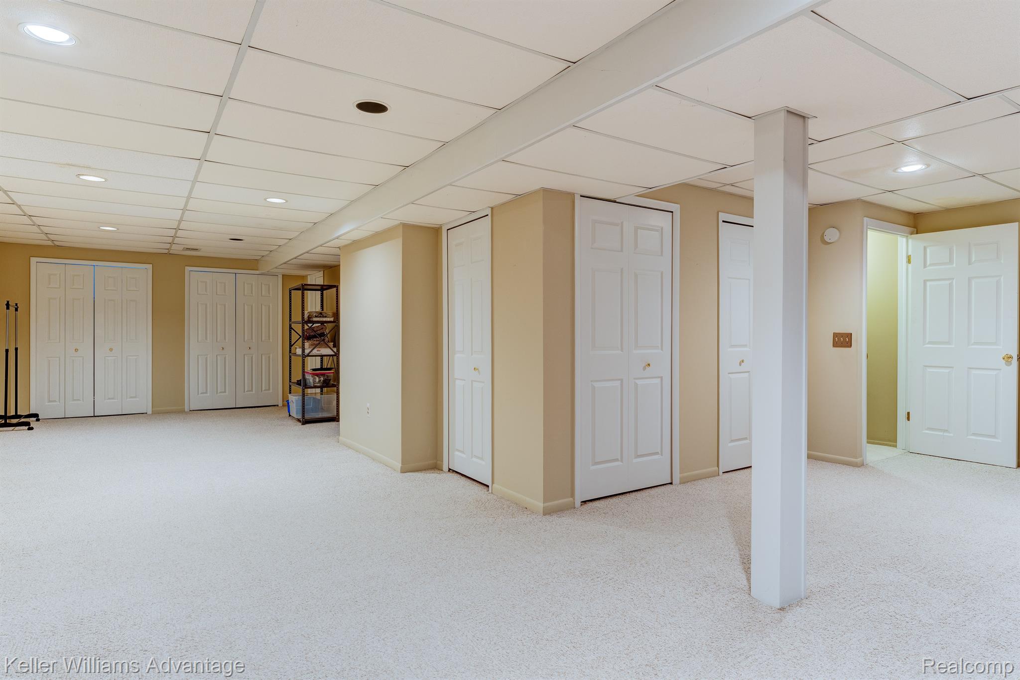 22274 Pondview Novi, MI 48375 - Photo 16 of 18 Gallery Image 16