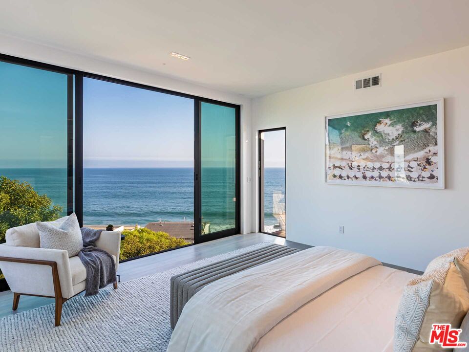 25225 Malibu Road Malibu, CA 90265 - Photo 13 of 23 a bedroom with a bed and a couch