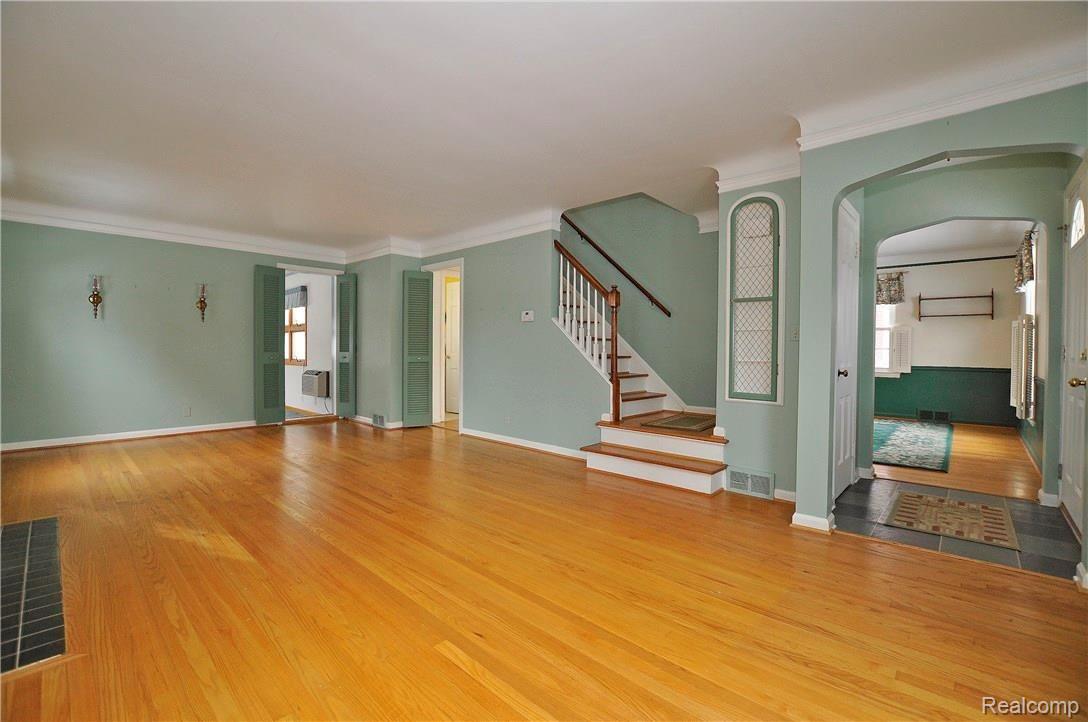 1565 Fairholme Road Grosse Pointe, MI 48236 - Photo 3 of 25 3.jpg