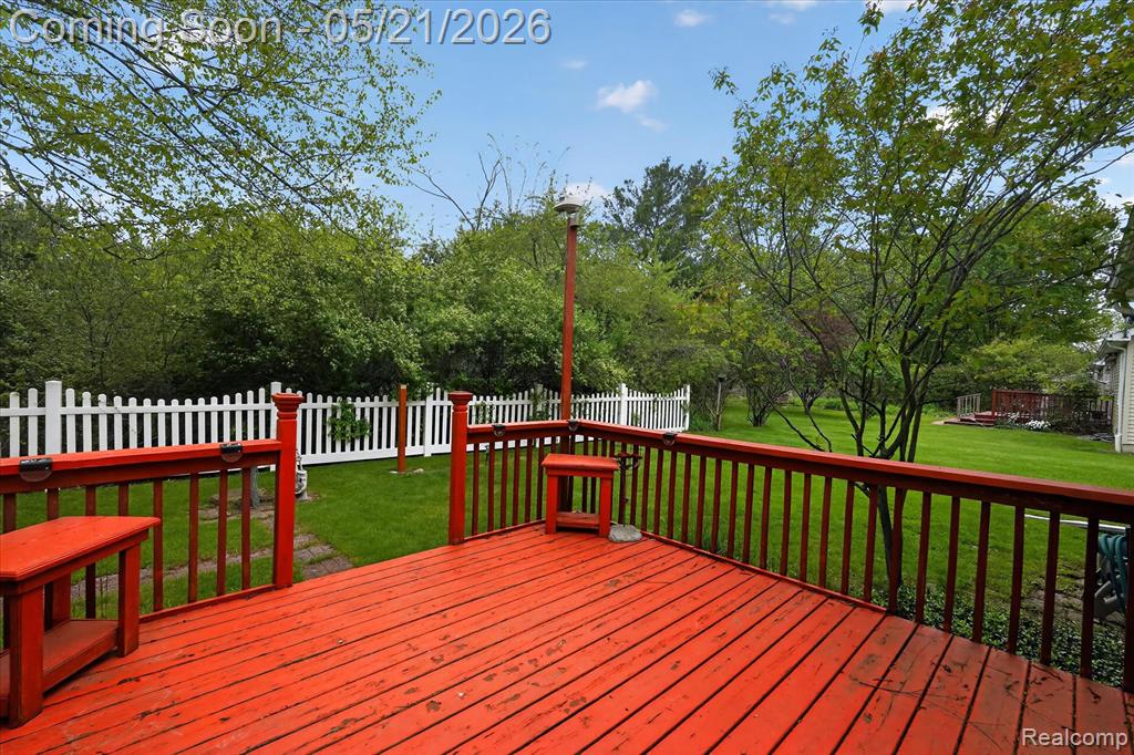 1607 Cedarwood Drive Flushing, MI 48433 - Photo 2 of 27