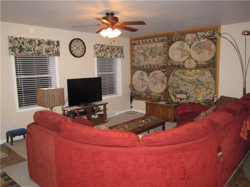 428 Oneida Trail Mercer, PA 16137 - Photo 4 of 15 Living Room. THE NEUTRAL COLOR CHOICES IN THE CARPETING AND WALL PAINT WILL LEND ITSELF NICELY TO ANY DECOR.