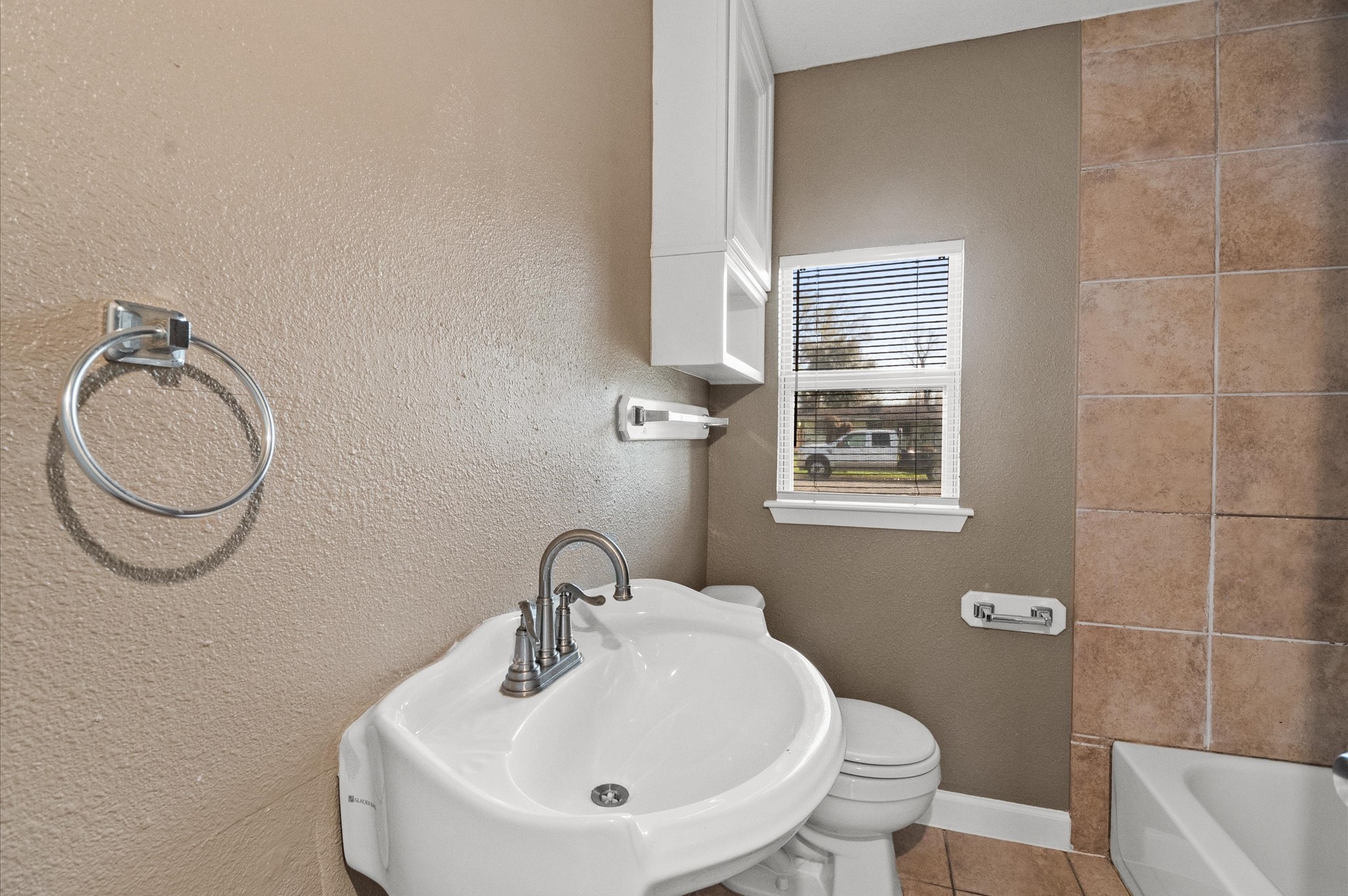 6015 Ridgeway Drive Houston, TX 77033 - Photo 10 of 17 Gallery Image 10
