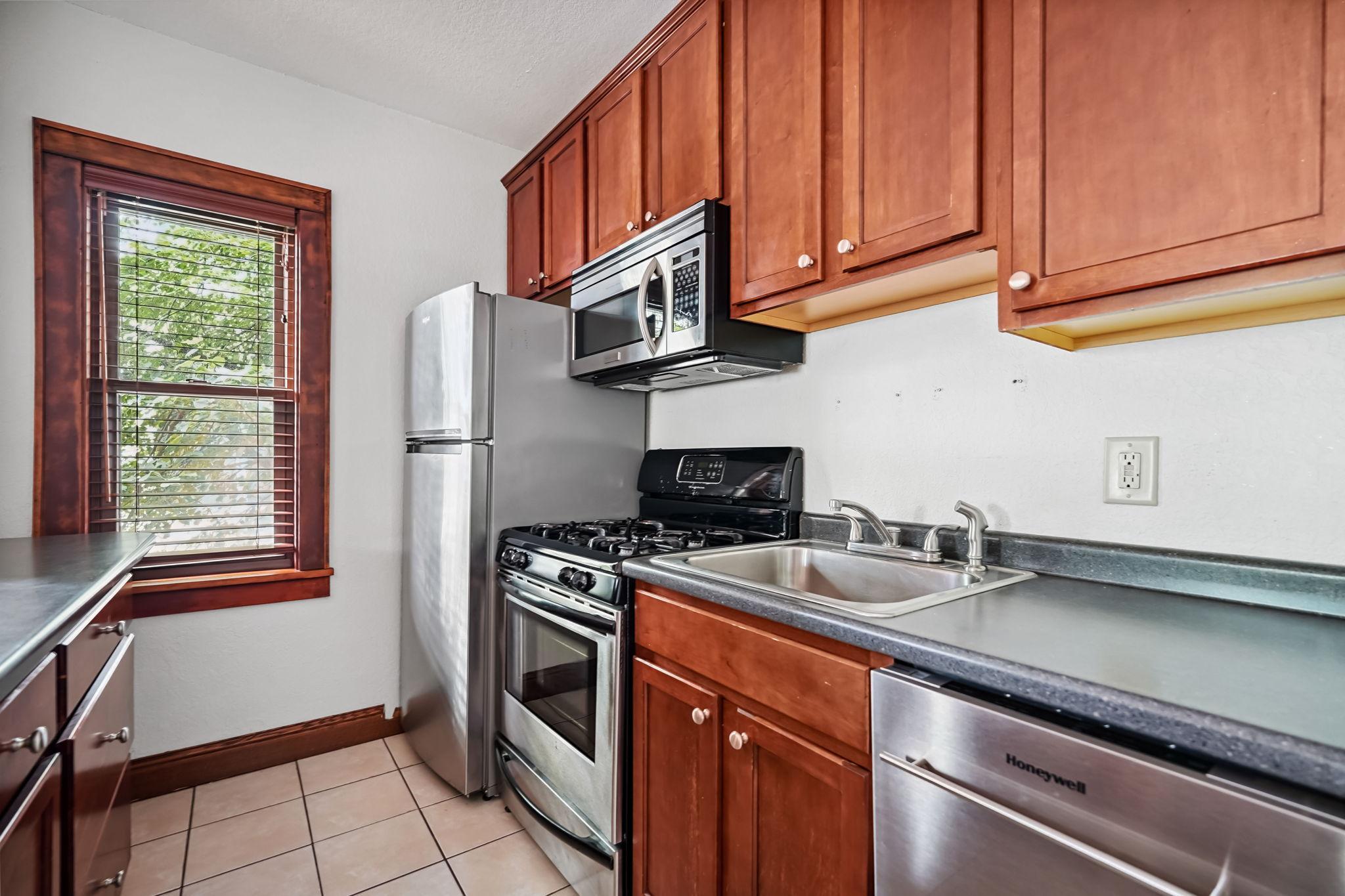 1812 Clinton Avenue, Unit 203 Minneapolis, MN 55404 - Photo 3 of 16