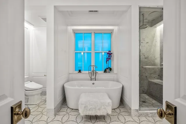 a view of entryway and hall