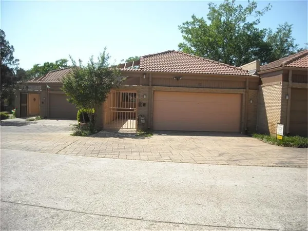 $1,895 | 12 Hallmark Drive, Panorama Village, TX 77304