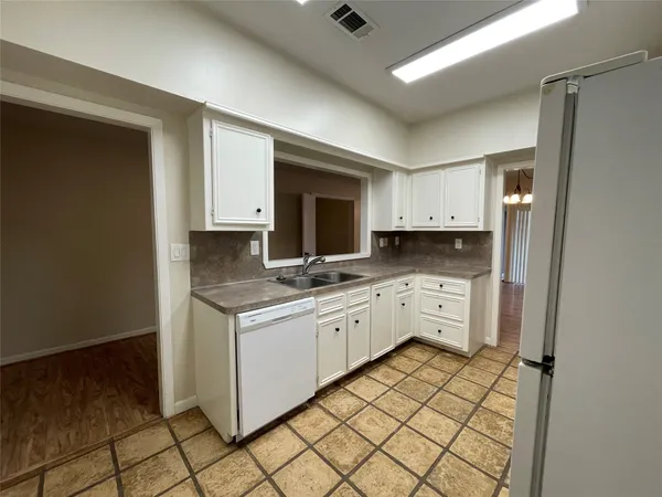 $1,850 | 12 Hallmark Drive, Panorama Village, TX 77304