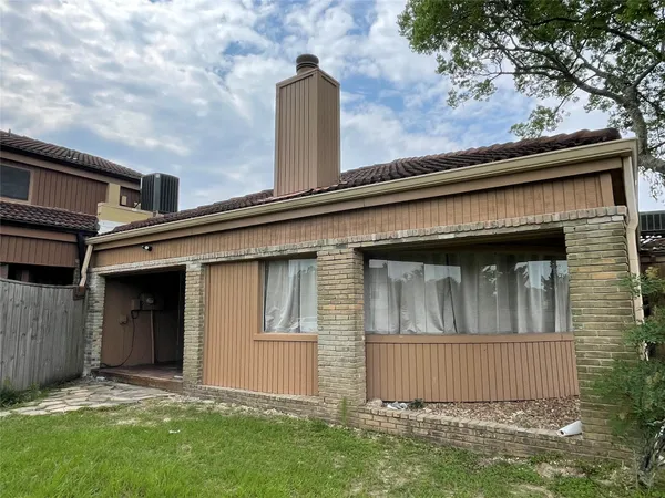 $1,850 | 12 Hallmark Drive, Panorama Village, TX 77304