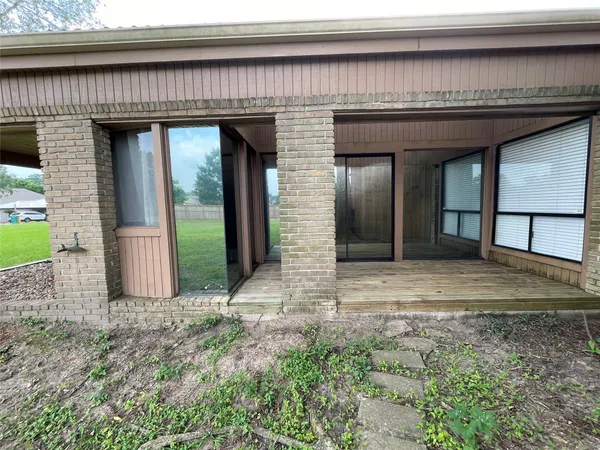 $1,850 | 12 Hallmark Drive, Panorama Village, TX 77304