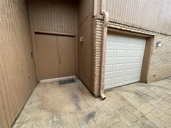 $1,895 | 12 Hallmark Drive, Panorama Village, TX 77304