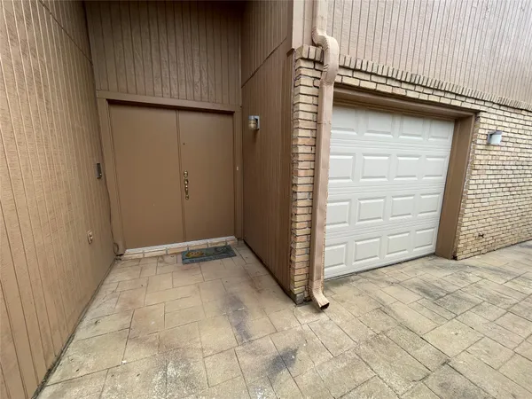 $1,850 | 12 Hallmark Drive, Panorama Village, TX 77304