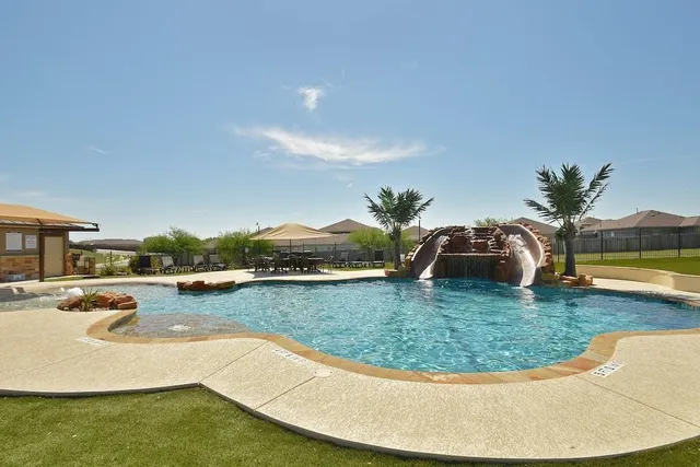 a view of a house with backyard