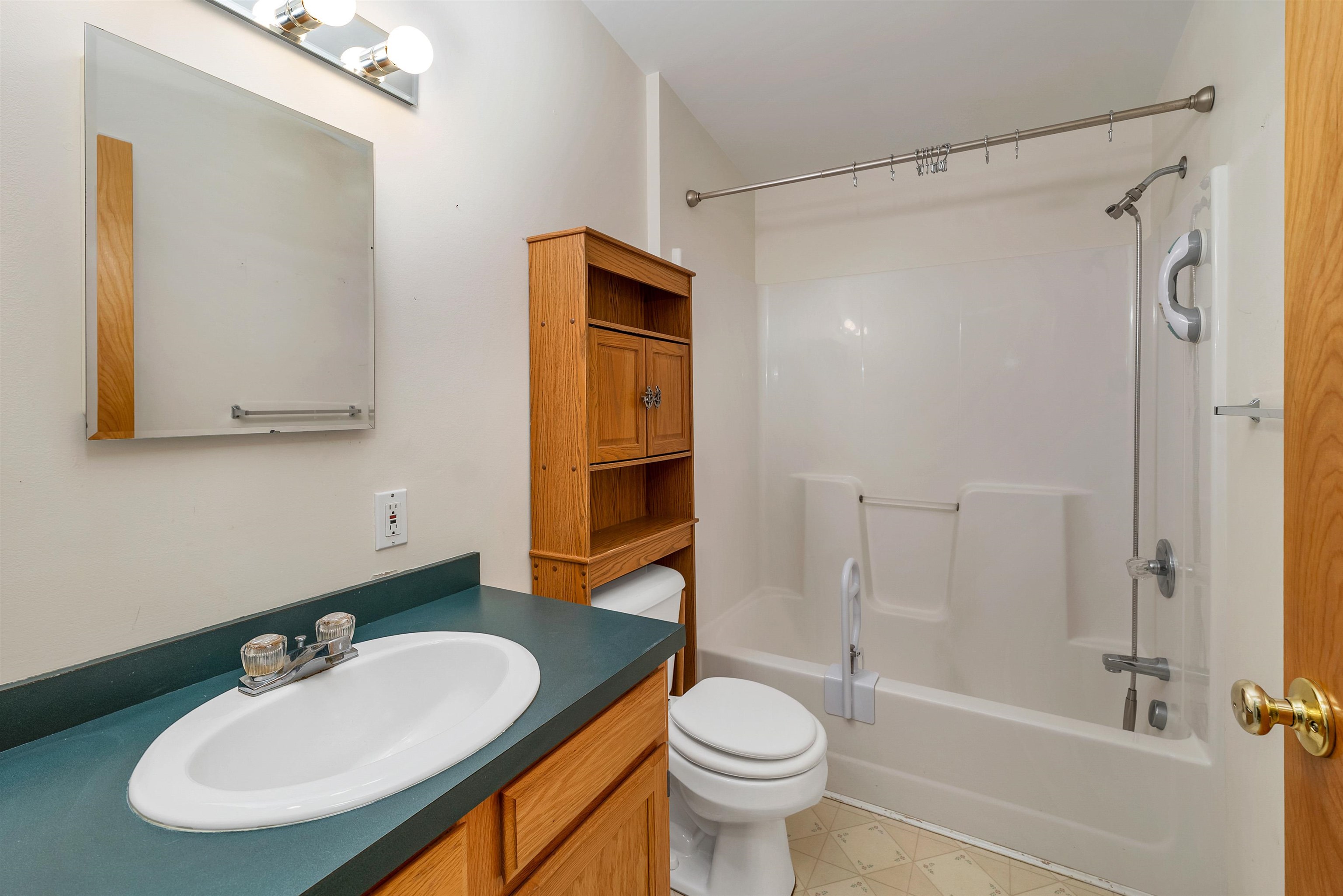 6 Hemlock Road Tilton, NH 03276 - Photo 3 of 35
