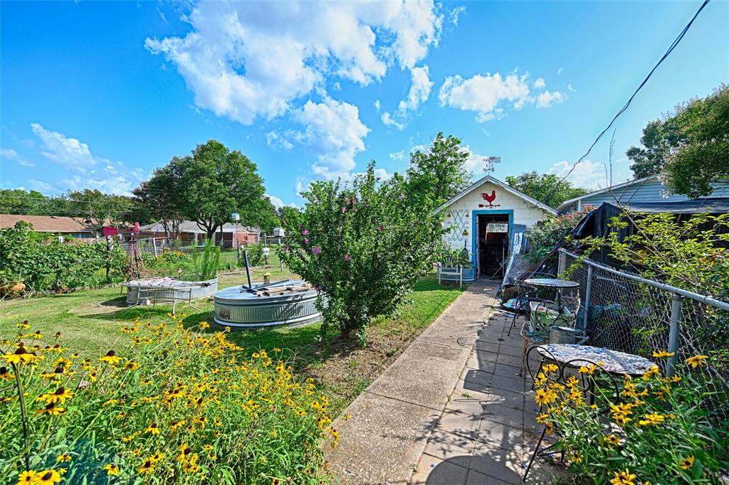 205 West Stark Road Seagoville, TX 75159 - Photo 19 of 39 a view of a fountain in front of house with a yard