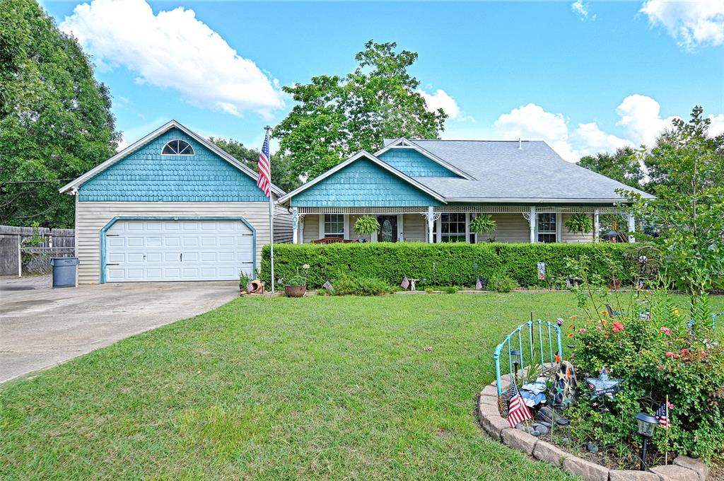 205 West Stark Road Seagoville, TX 75159 - Photo 2 of 39 a front view of a house with a yard and garage