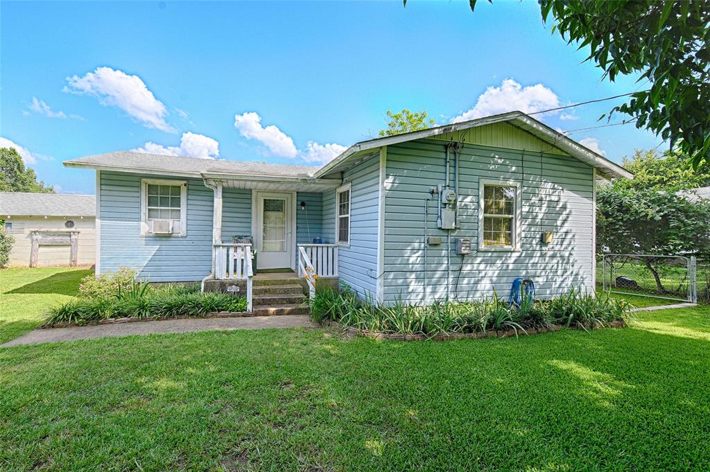205 West Stark Road Seagoville, TX 75159 - Photo 26 of 39 a front view of a house with a yard