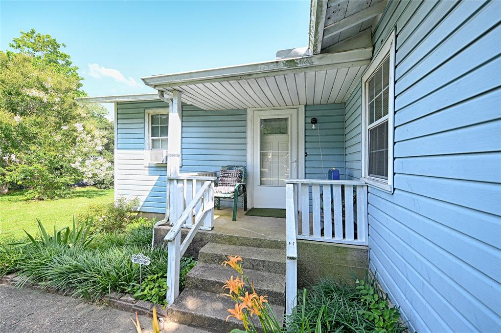 205 West Stark Road Seagoville, TX 75159 - Photo 27 of 39 a view of a chair with wooden fence