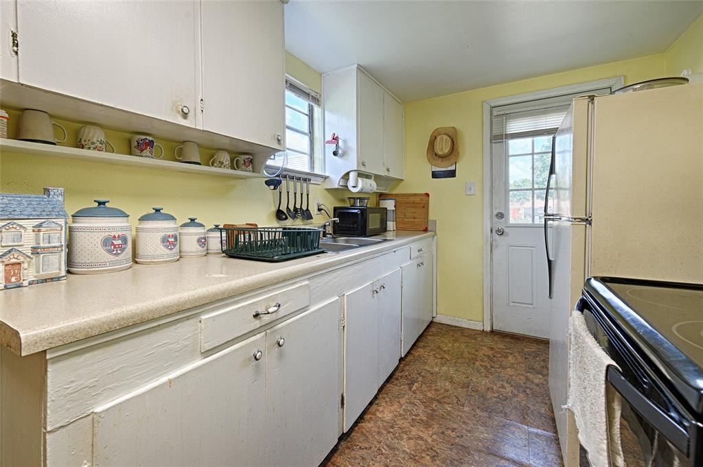 205 West Stark Road Seagoville, TX 75159 - Photo 31 of 39 a kitchen with stainless steel appliances granite countertop a refrigerator and a sink