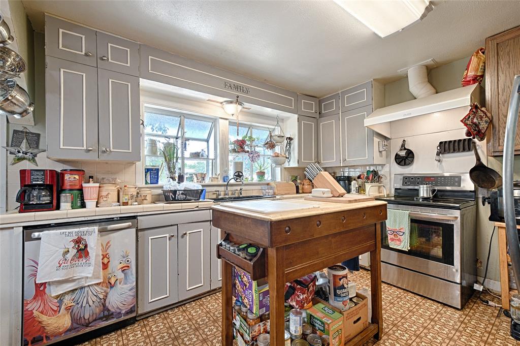 205 West Stark Road Seagoville, TX 75159 - Photo 7 of 39 a kitchen with stainless steel appliances granite countertop a stove and a sink