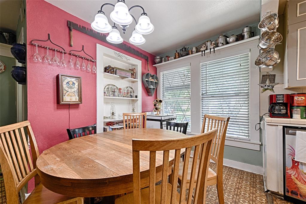 205 West Stark Road Seagoville, TX 75159 - Photo 10 of 39 a view of a dining room with furniture