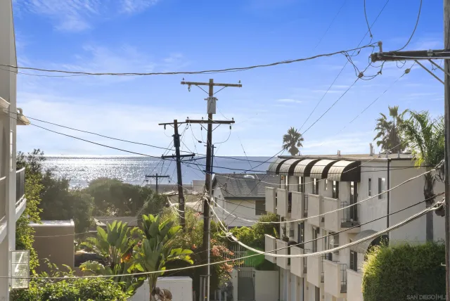 $1,900,000 | 372 Playa Del Norte Street, La Jolla, CA 92037