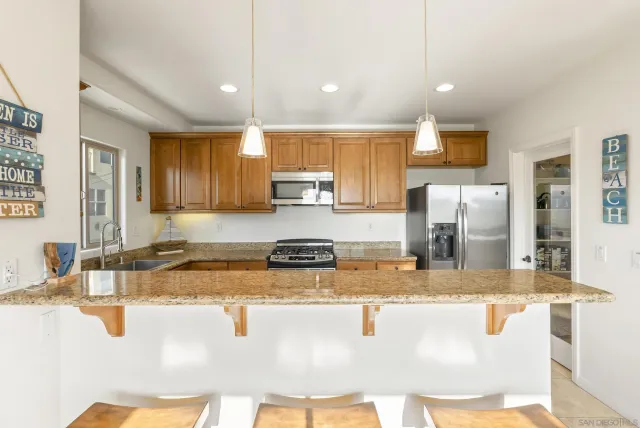 $1,900,000 | 372 Playa Del Norte Street, La Jolla, CA 92037