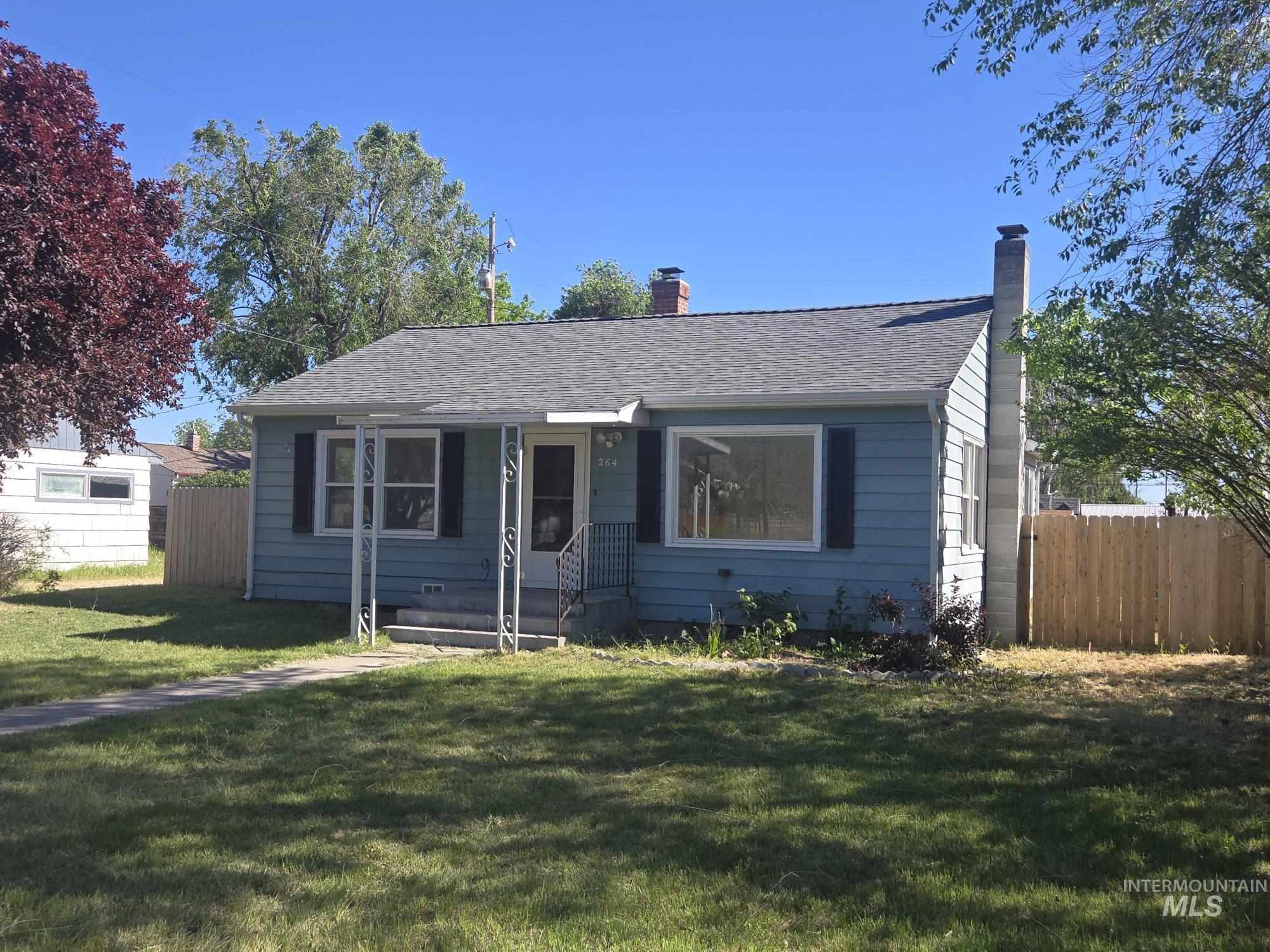 264 Southwest 10th Avenue Ontario, OR 97914 - Photo 23 of 29 Single-story residence featuring light blue siding, a covered front porch, and a gray shingle roof