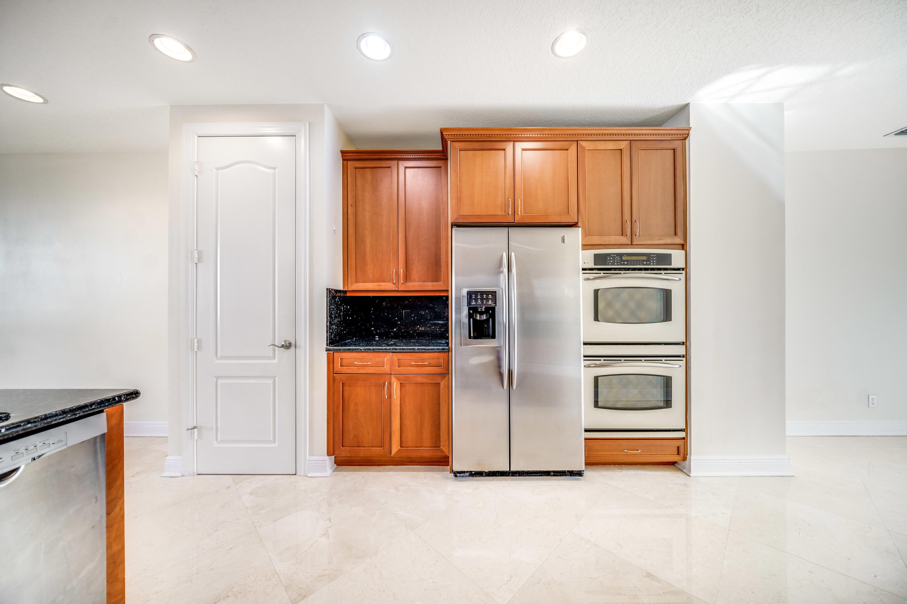 605 Northeast Francesca Lane Boca Raton, FL 33487 - Photo 24 of 53 Kitchen