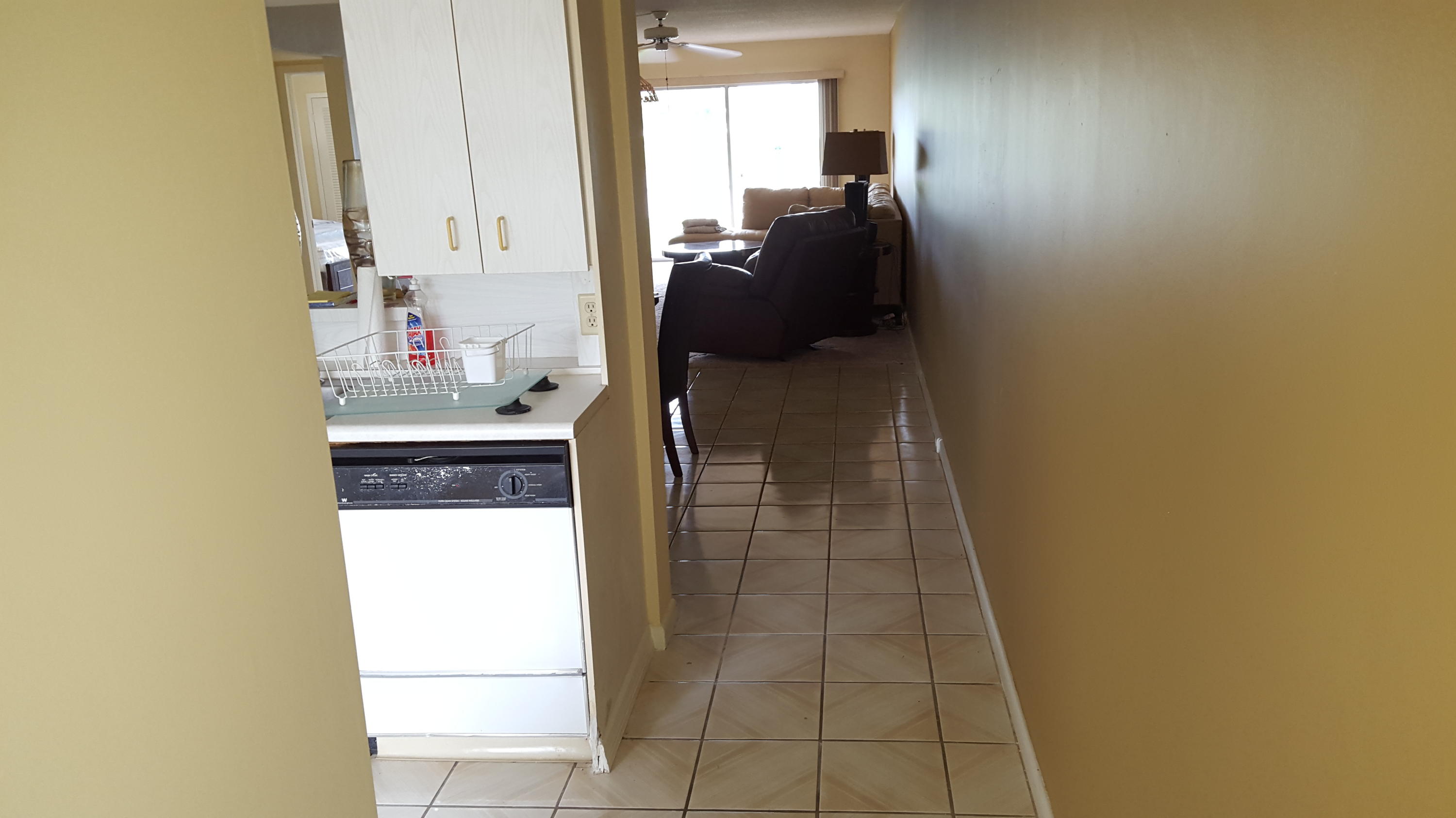 1054 Exeter C Boca Raton, FL 33434 - Photo 3 of 14 20151116_133925