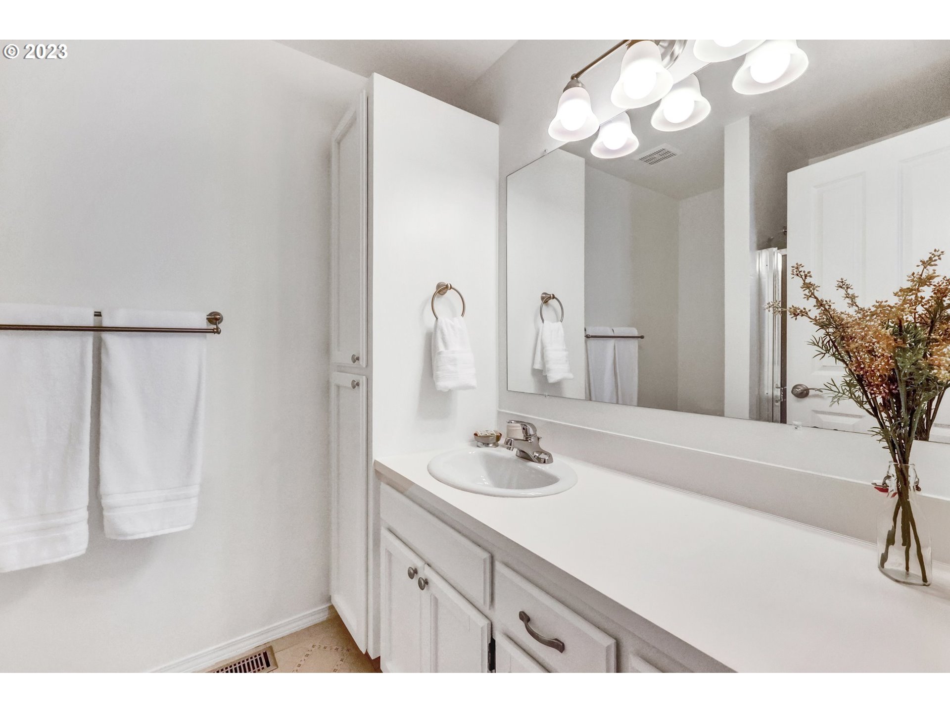 14575 Southwest Walker Road, Unit B7 Beaverton, OR 97006 - Photo 18 of 28 Gallery Image 18