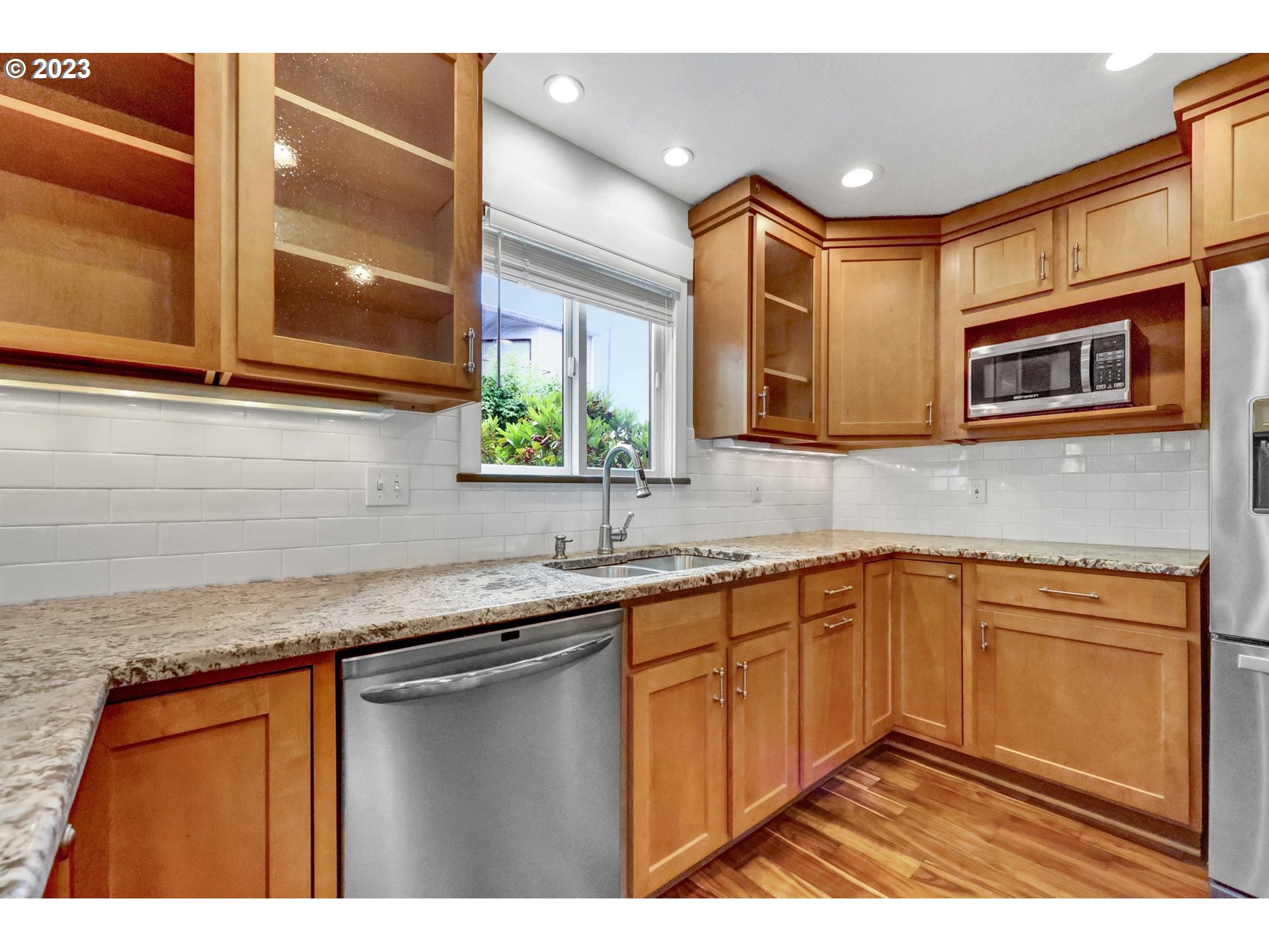 14575 Southwest Walker Road, Unit B7 Beaverton, OR 97006 - Photo 8 of 28 Gallery Image 8