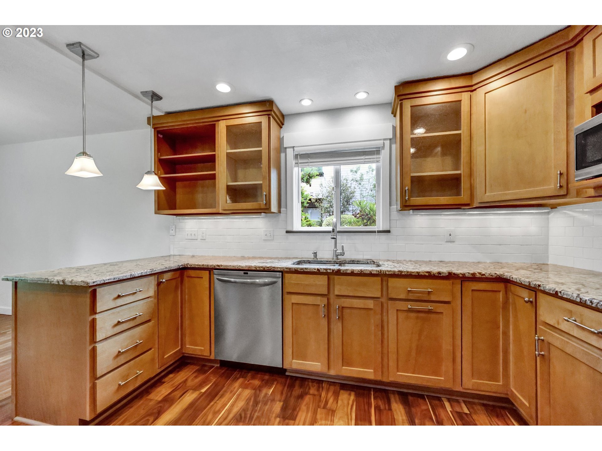 14575 Southwest Walker Road, Unit B7 Beaverton, OR 97006 - Photo 9 of 28 Gallery Image 9