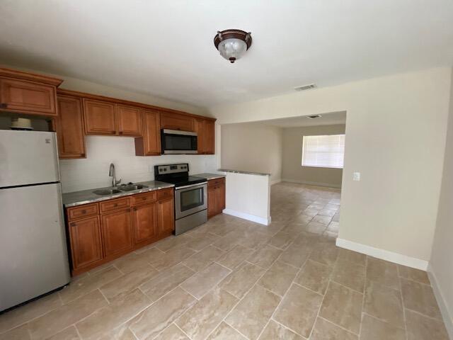 601 Silver Beach Road, Unit 609 Riviera Beach, FL 33403 - Photo 3 of 10 IMG_1260