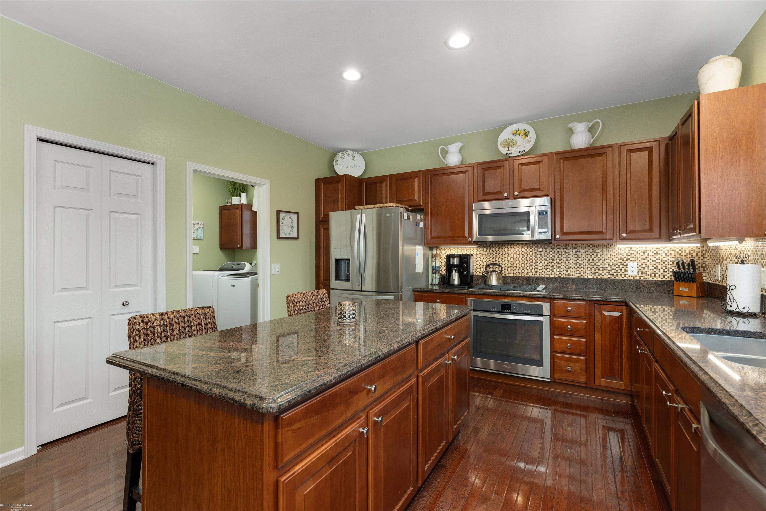 559 Bedlington Drive Rochester, MI 48307 - Photo 14 of 52 50193777-a1b96df7-921a-45ad-a342-c1ea32bdb07a.JPG