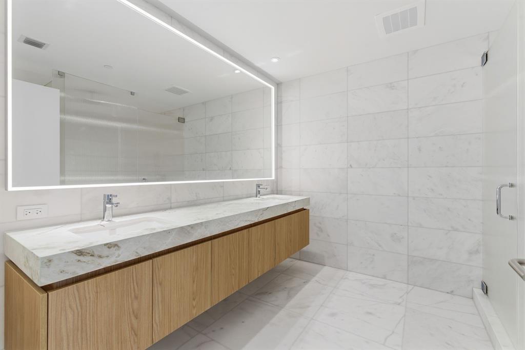 500 Alton Road, Unit 3903 04 Miami Beach, FL 33139 - Photo 27 of 72 a bathroom with a granite countertop sink and a bathtub