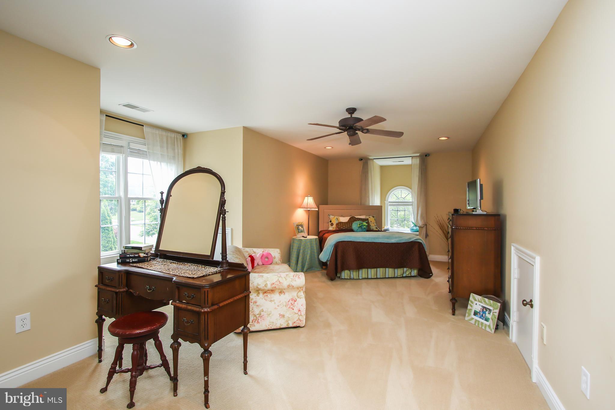 8322 Roxborough Loop Gainesville, VA 20155 - Photo 18 of 37 Loft with Reading Nook