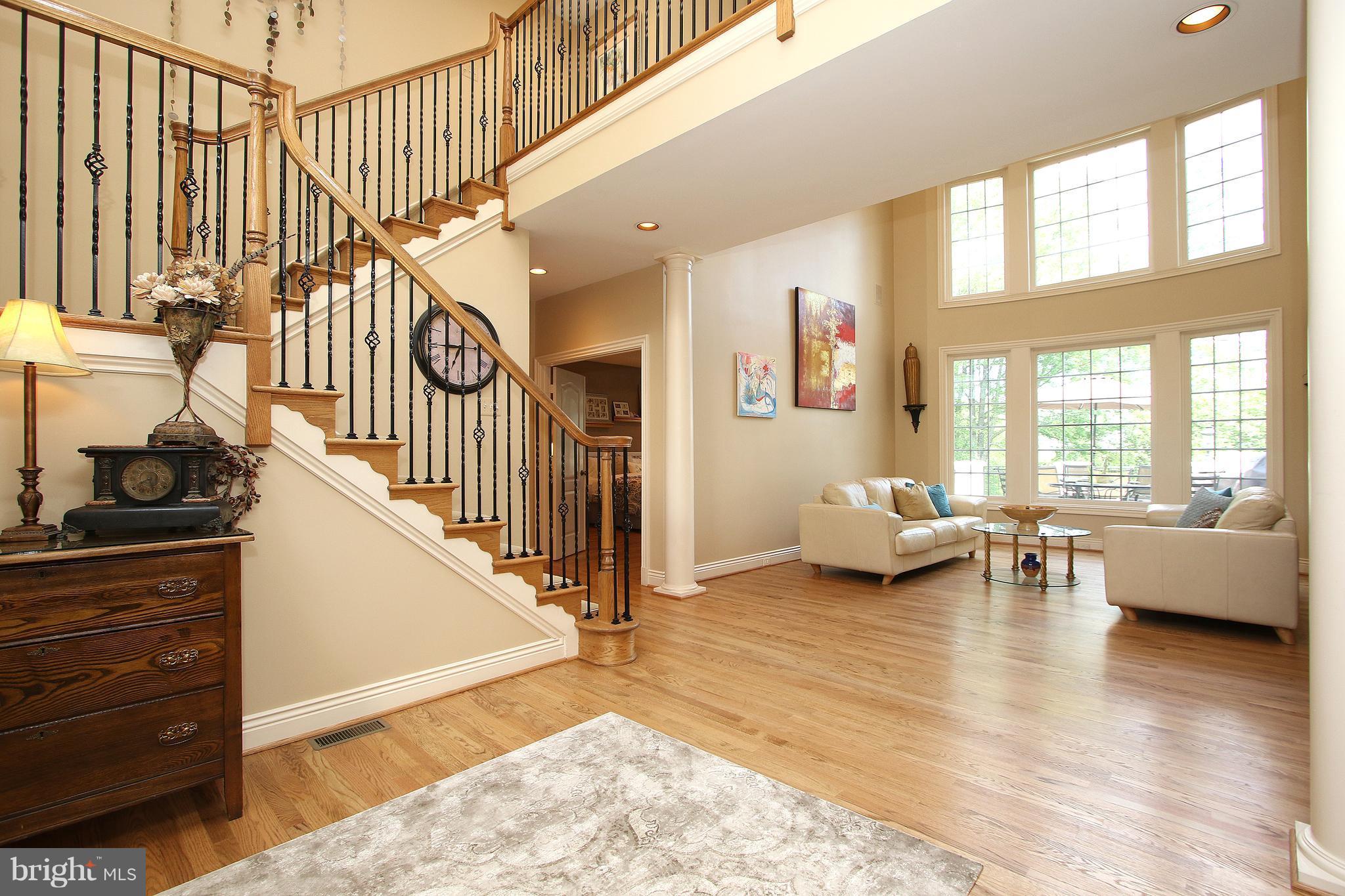 8322 Roxborough Loop Gainesville, VA 20155 - Photo 4 of 37 Foyer
