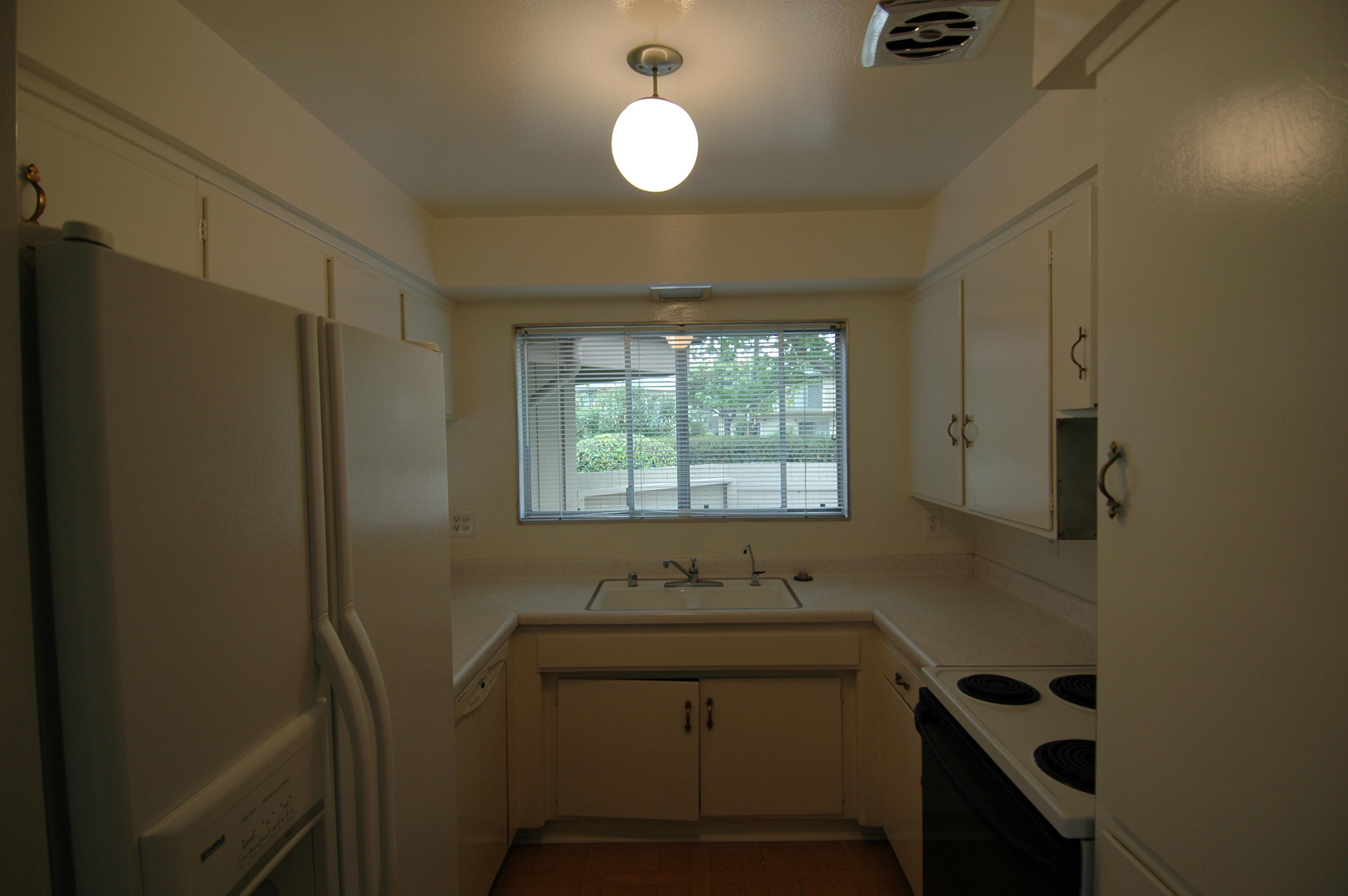 5800 Encina Road, Unit 2 Goleta, CA 93117 - Photo 5 of 8 Kitchen