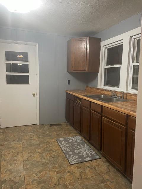 1333 Columbia Road Bristol, TN 37620 - Photo 2 of 9 IMG_6741 (1)
