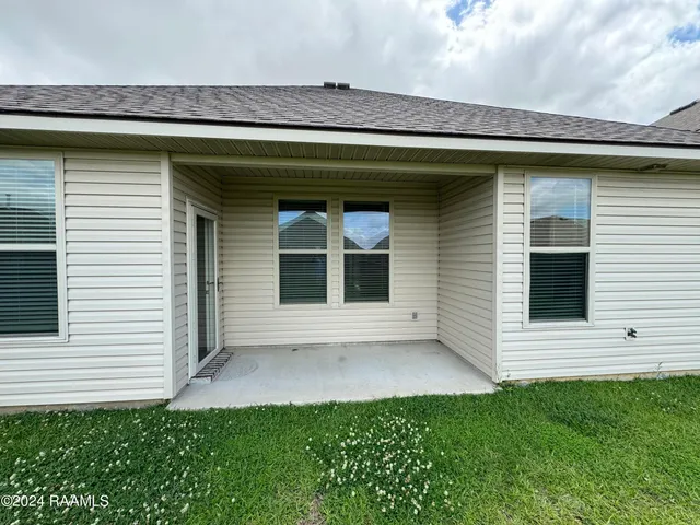 $1,895 | 104 Garden Oaks Avenue, Youngsville, LA 70592